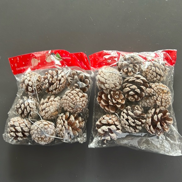 Christmas Pine Cones Berry Branch Ornament With Snow - Picture 4 of 8